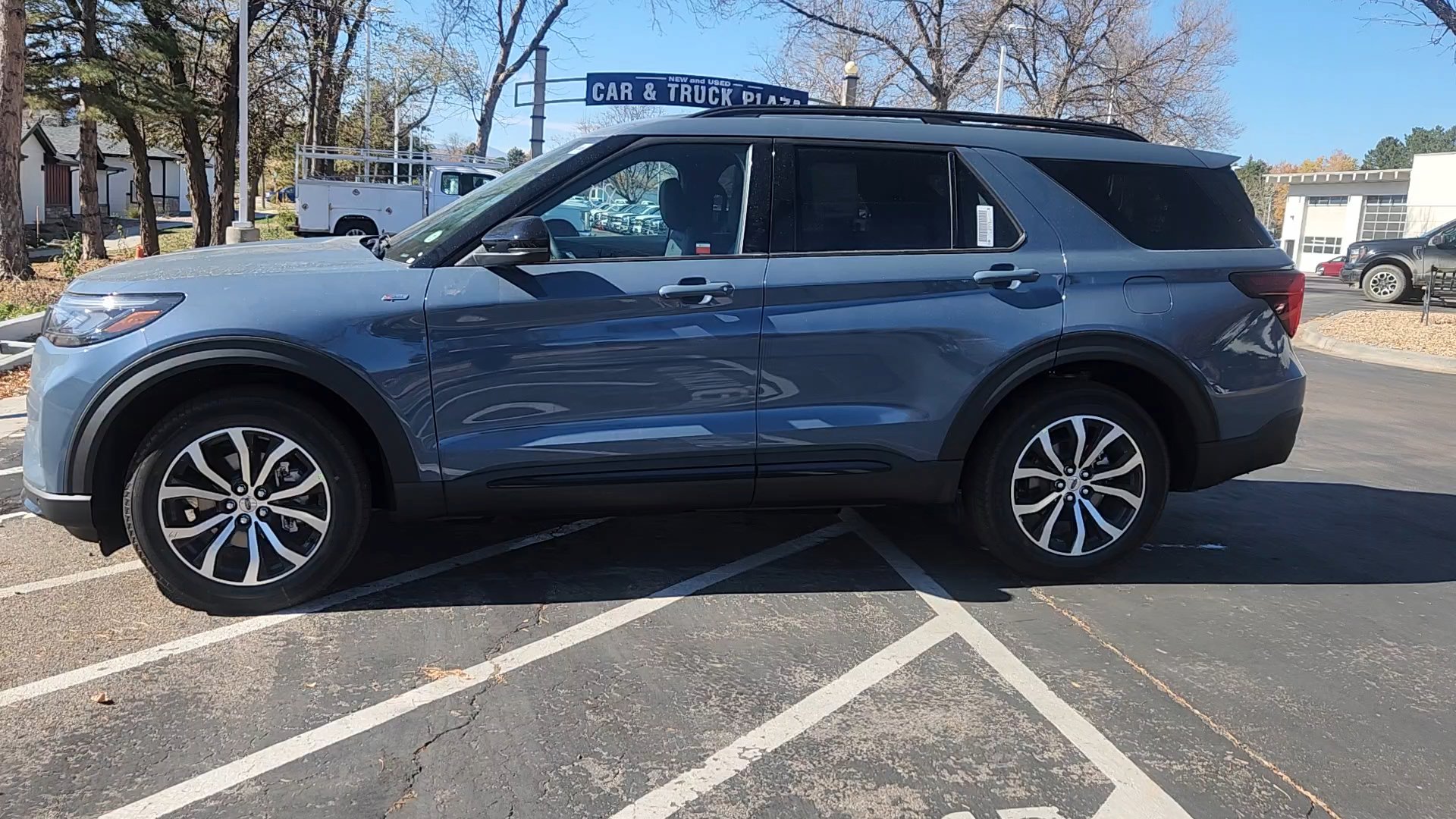 2026 Ford Explorer ST-Line photo 3