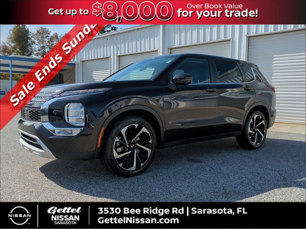 2024 Mitsubishi Outlander SE's photo