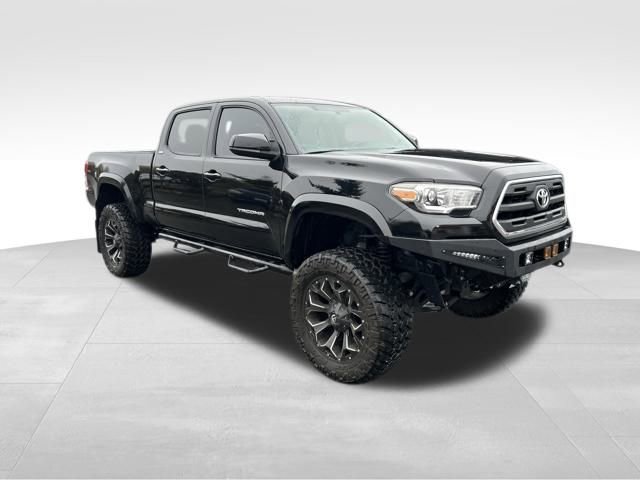 2016 Toyota Tacoma SR5's photo
