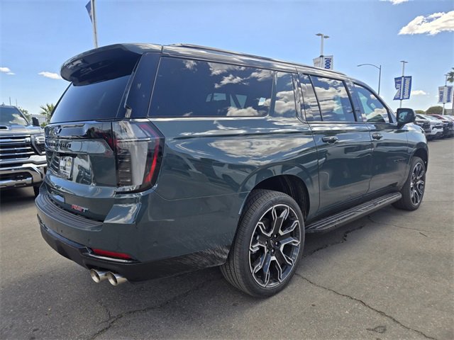 2025 Chevrolet Suburban RST photo 4