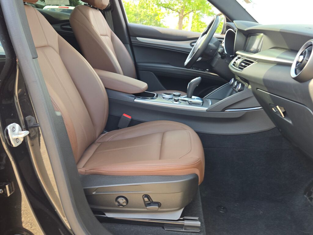 2024 Alfa Romeo Stelvio Ti photo 6
