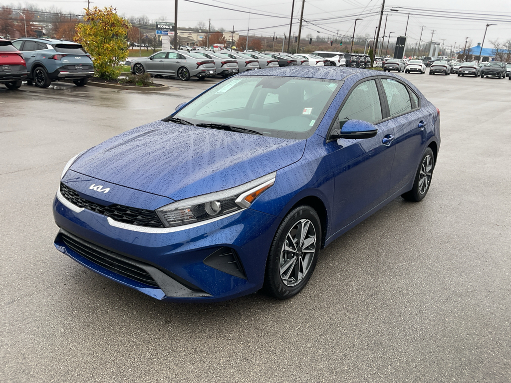2024 Kia Forte LXS photo 2