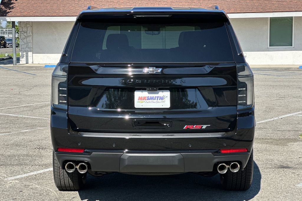 2025 Chevrolet Suburban RST photo 4