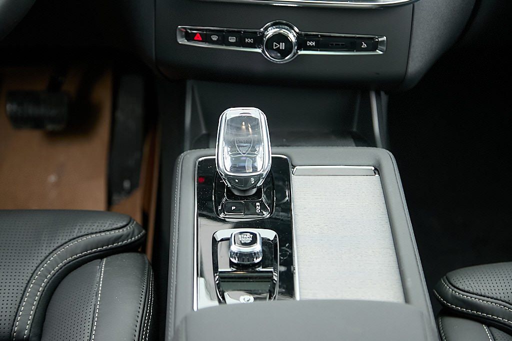 2026 VOLVO XC90 - Image 28