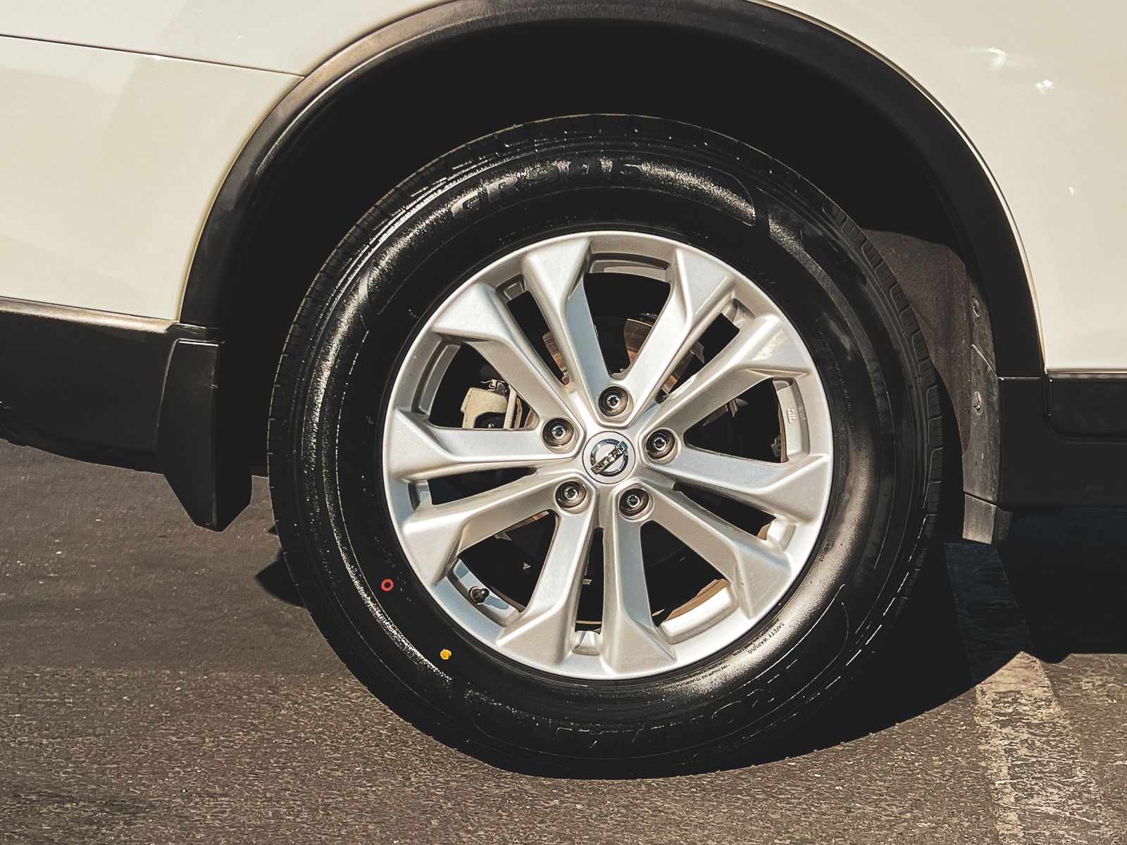 2016 Nissan Rogue SV photo 8