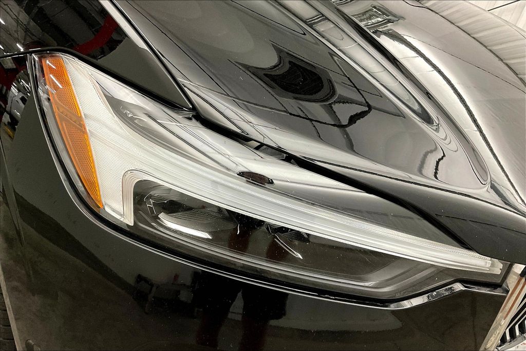 2023 Volvo XC60 B5 Plus photo 27