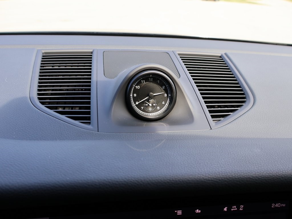 2024 Porsche Macan T photo 21