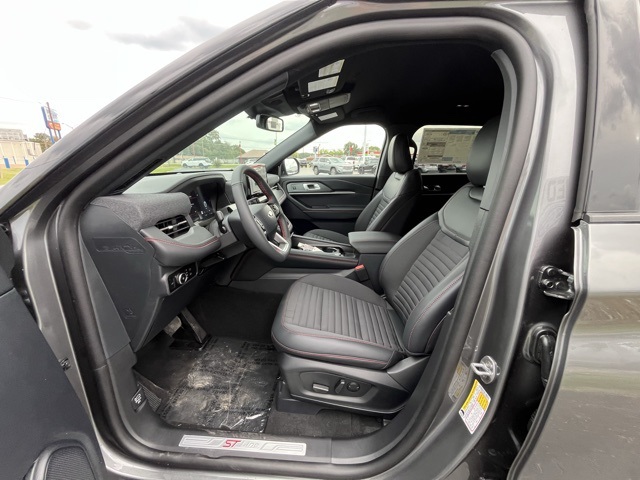 2025 Ford Explorer ST-Line photo 7