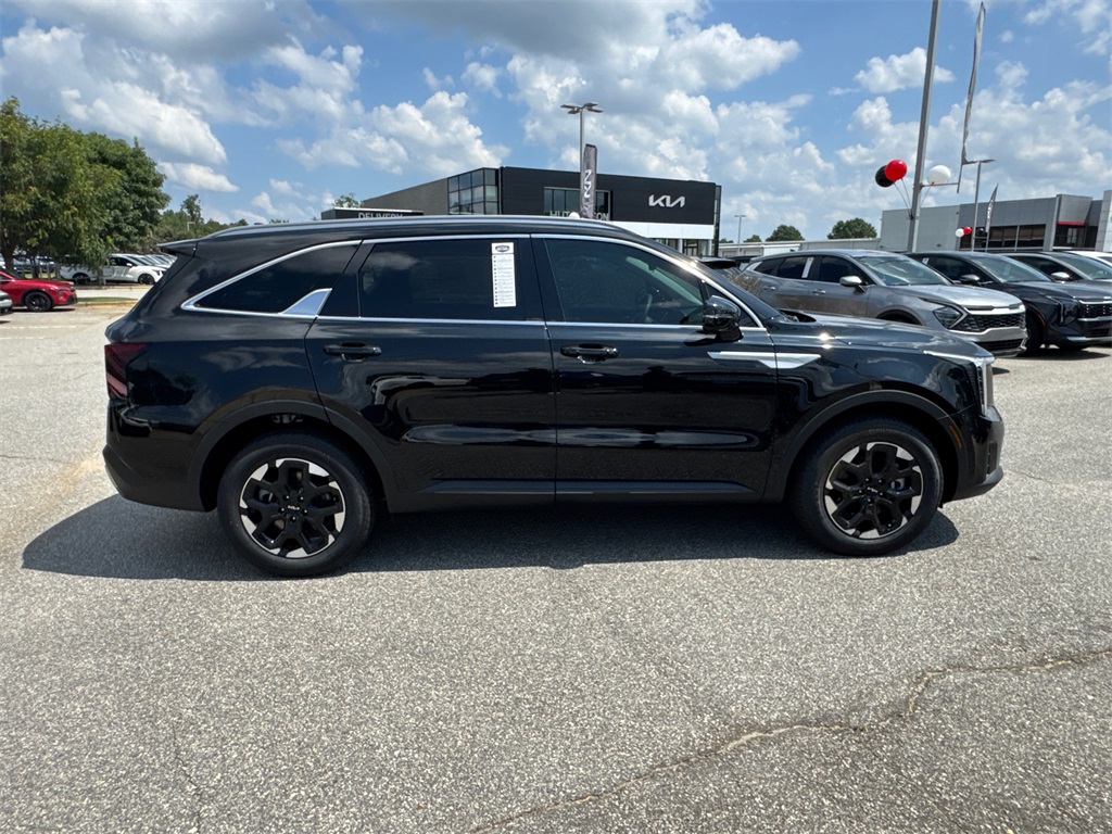 2025 Kia Sorento S photo 2