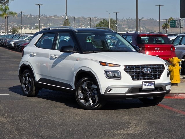 2025 Hyundai Venue Limited photo 2