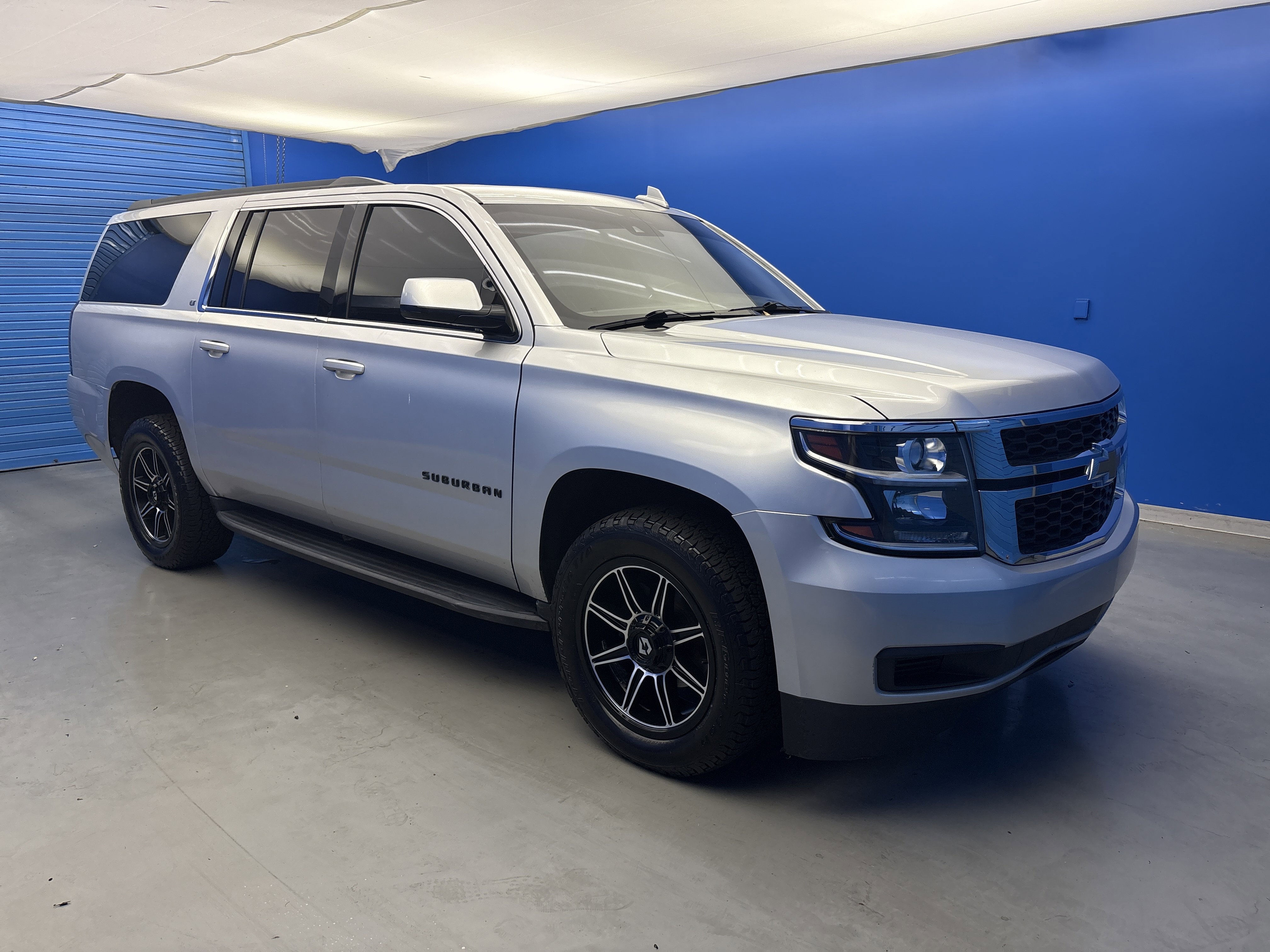 2020 Chevrolet Suburban LT photo 2