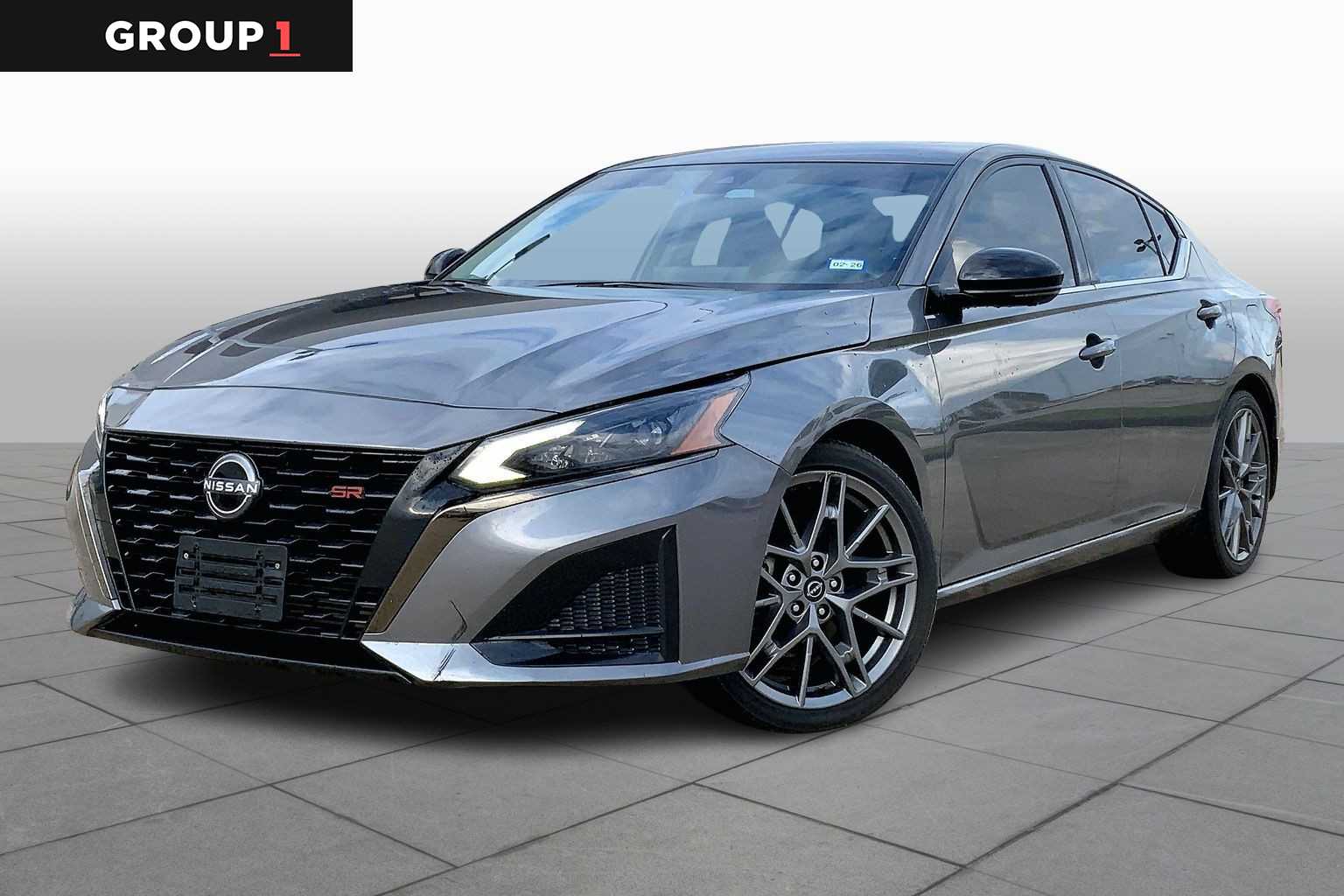 2023 Nissan Altima SR's photo