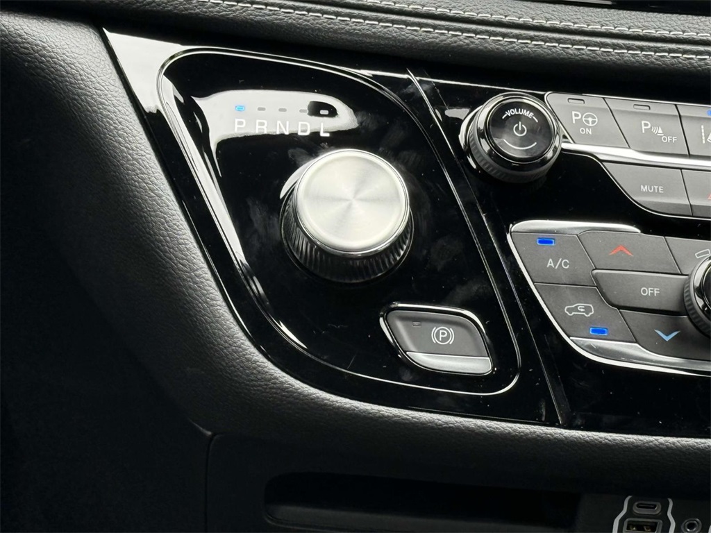 2025 Chrysler Pacifica photo 21