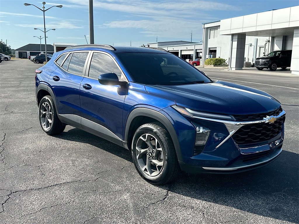 2024 Chevrolet Trax LT photo 3