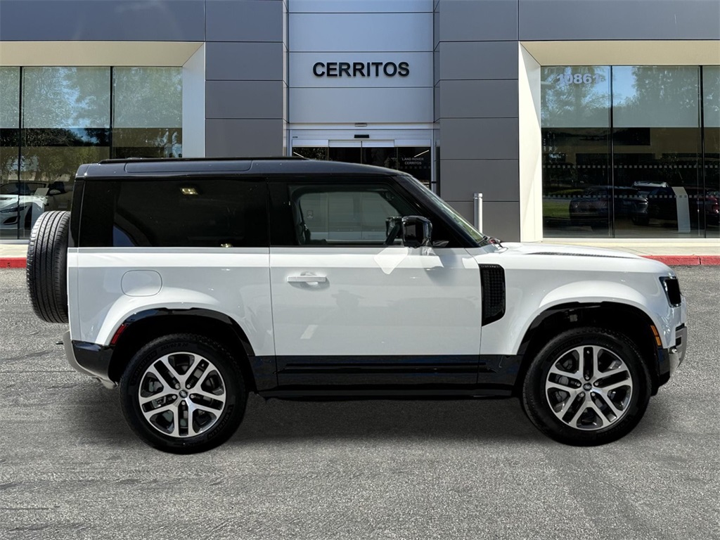 2025 Land Rover Defender 90 X-Dynamic SE photo 2