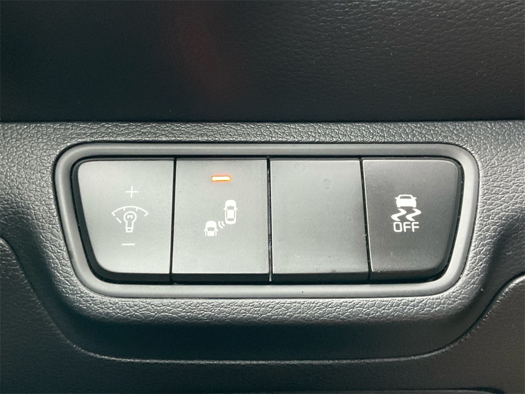 2024 Kia Forte GT-Line photo 23