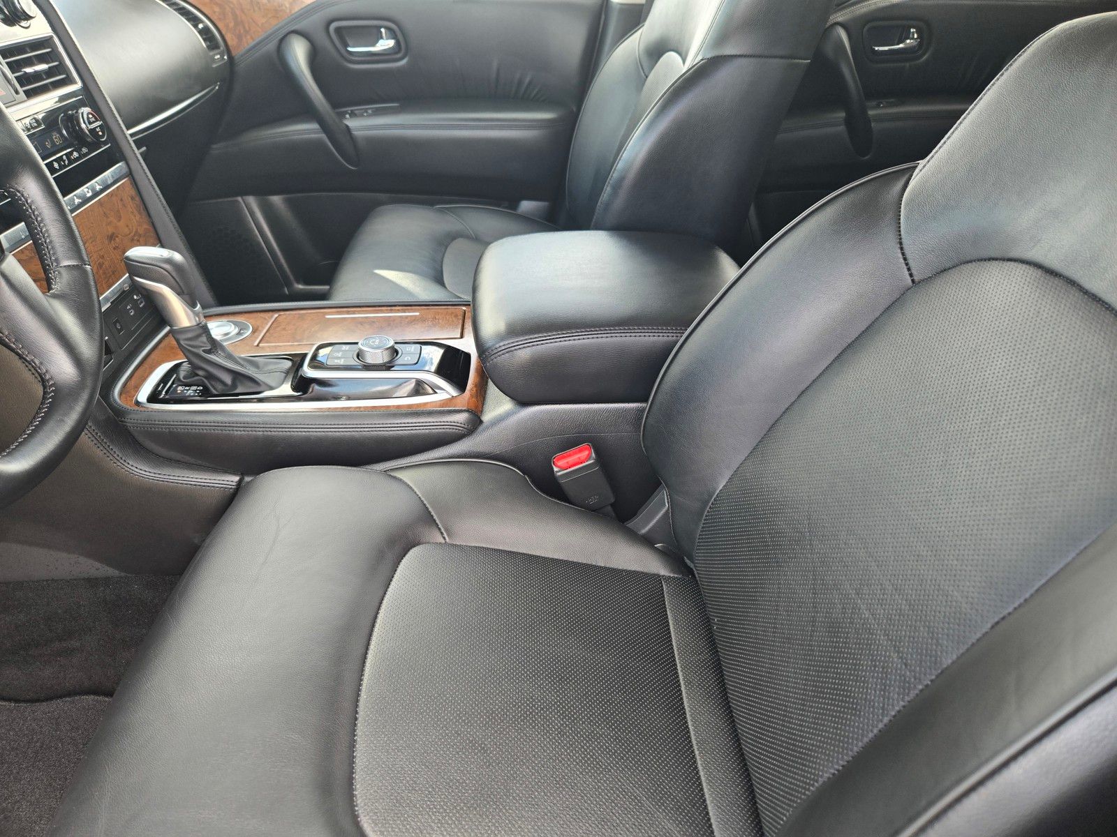 2024 Nissan Armada SL photo 14