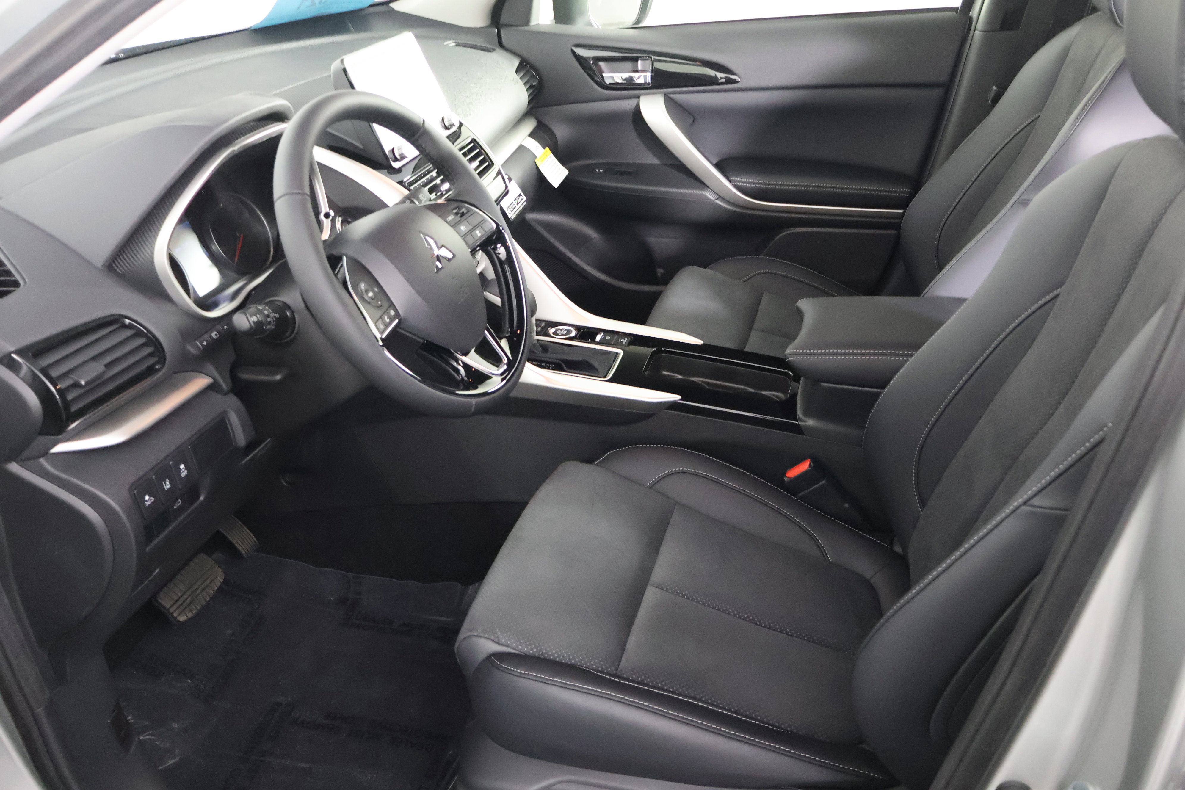 2025 Mitsubishi Eclipse Cross SEL photo 13