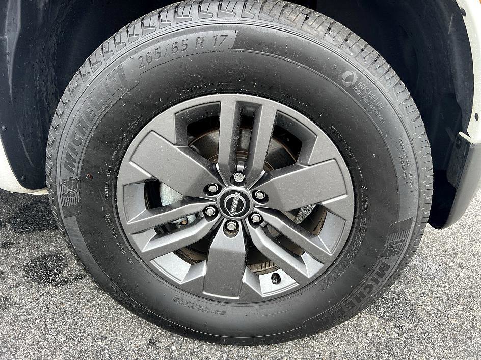 2025 Nissan Frontier SV photo 12