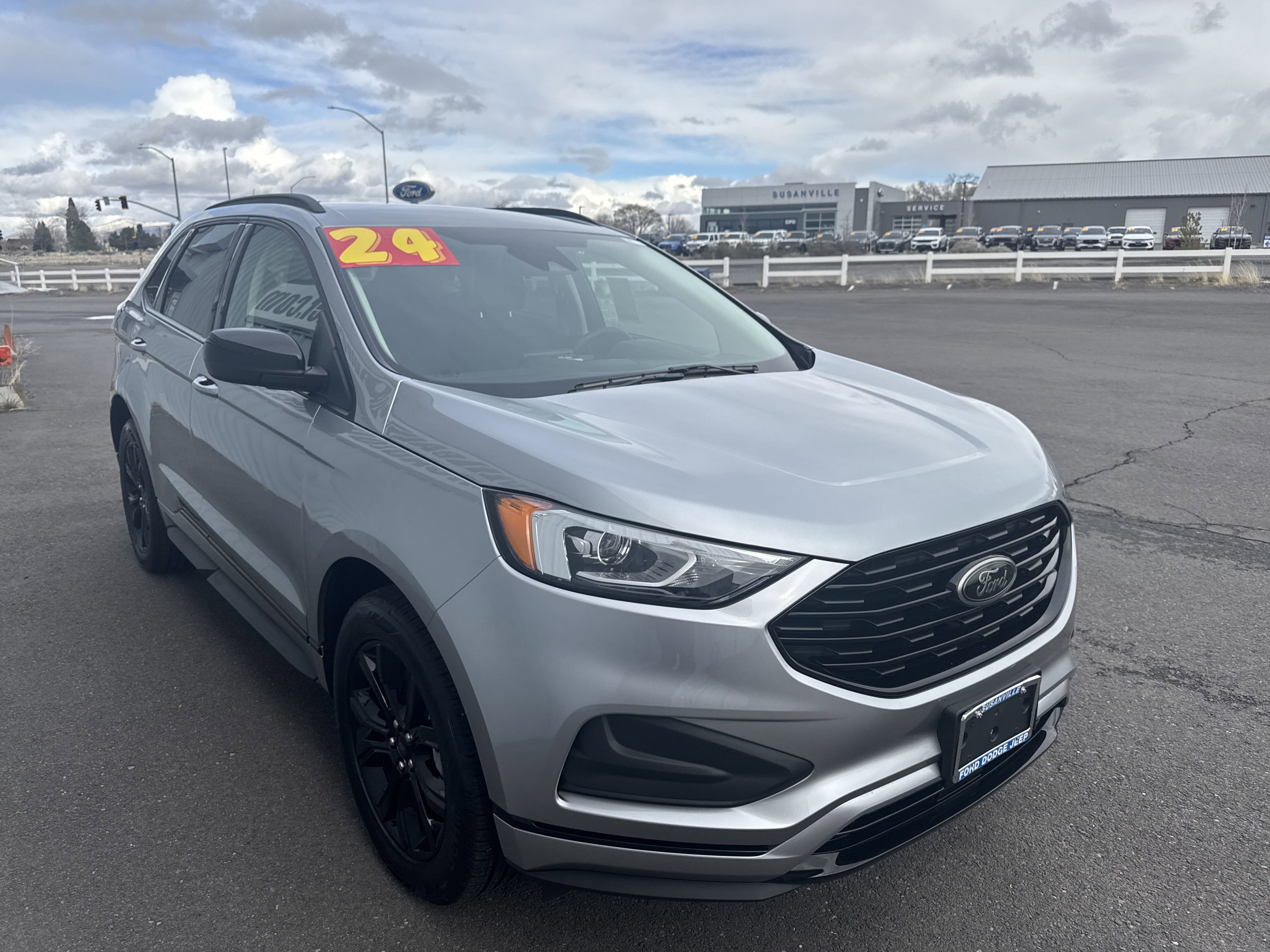 2024 Ford Edge SE photo 3
