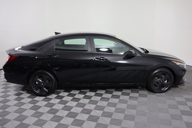 2023 Hyundai Elantra SEL photo 8