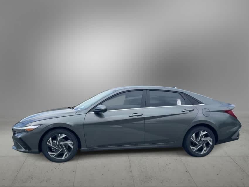 2024 Hyundai Elantra Limited photo 6