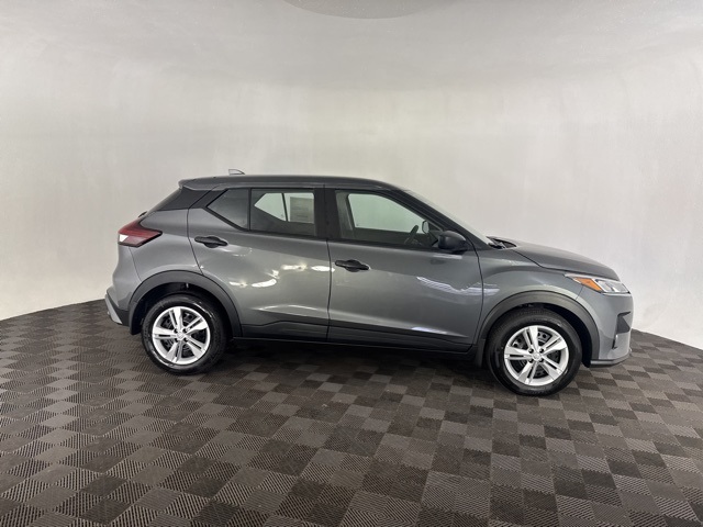 2025 Nissan Kicks Play S photo 3