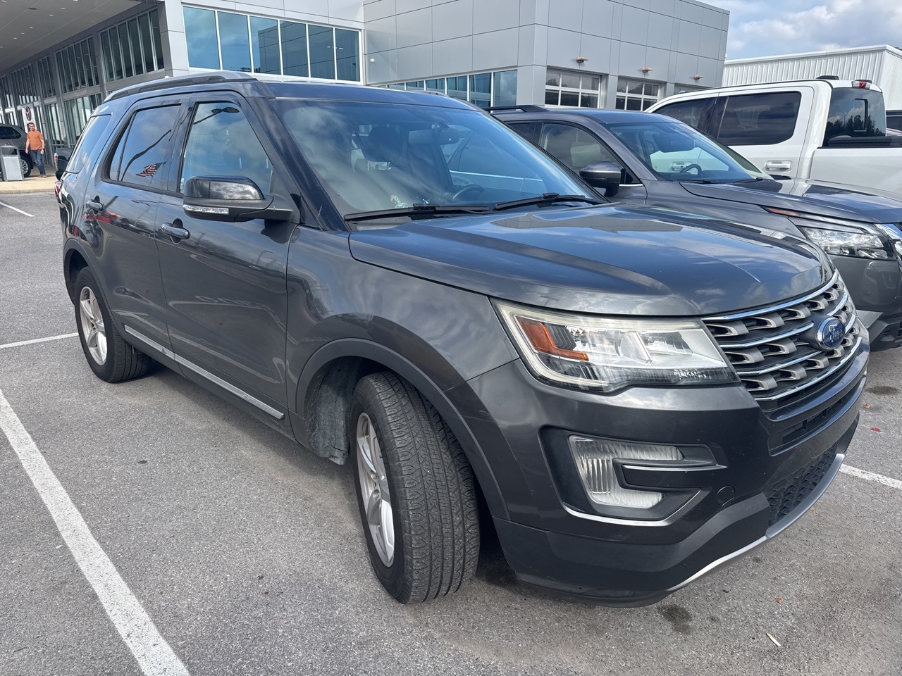 2017 Ford Explorer XLT photo 2