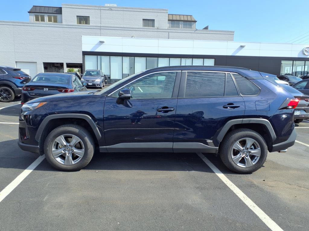 2024 Toyota RAV4 Hybrid XLE photo 4