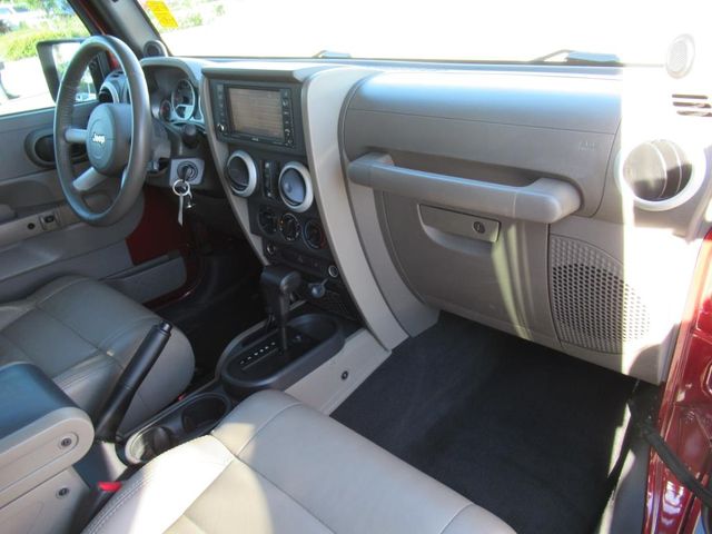 2009 Jeep Wrangler Unlimited Sahara photo 11