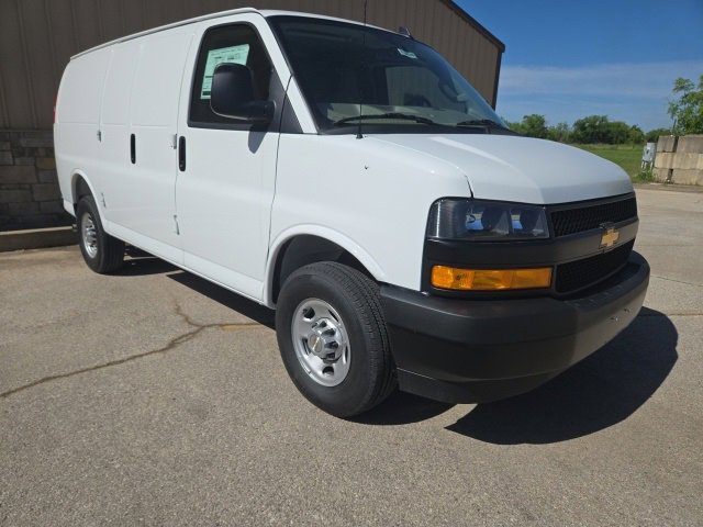 2025 Chevrolet Express Cargo 2500 photo 3