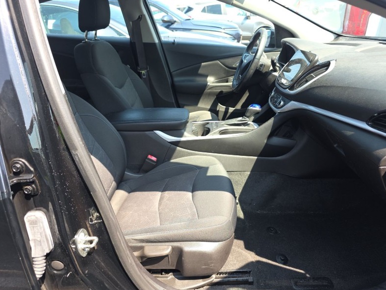 2017 Chevrolet Volt LT photo 9
