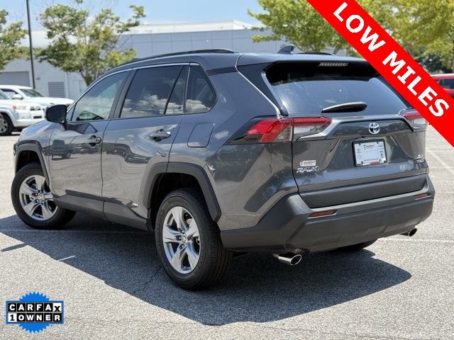 2022 Toyota RAV4 Hybrid XLE photo 4