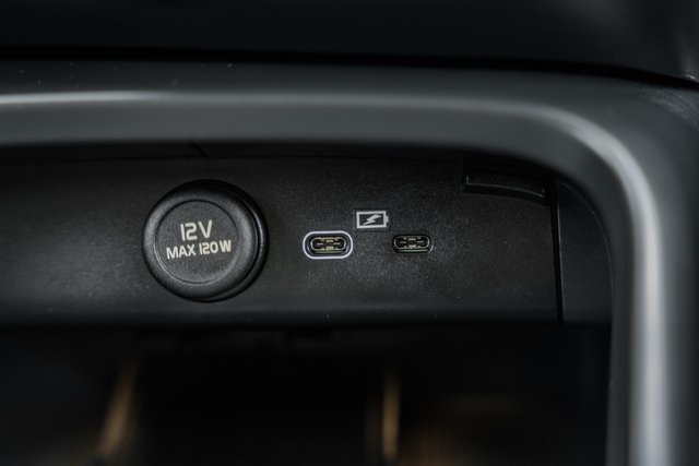 2024 Volvo XC40 Plus photo 20