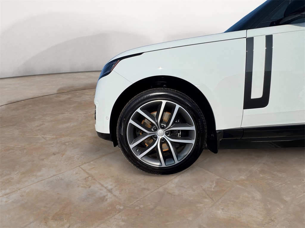 2025 Land Rover Range Rover SE photo 14