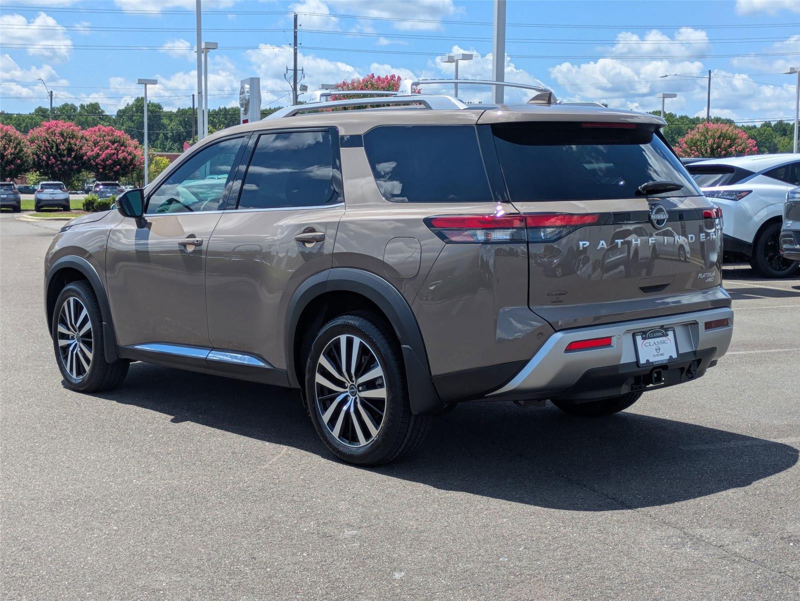 2025 Nissan Pathfinder Platinum photo 7