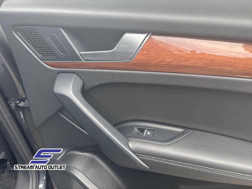 2023 Audi Q5 40 Premium Plus photo 13