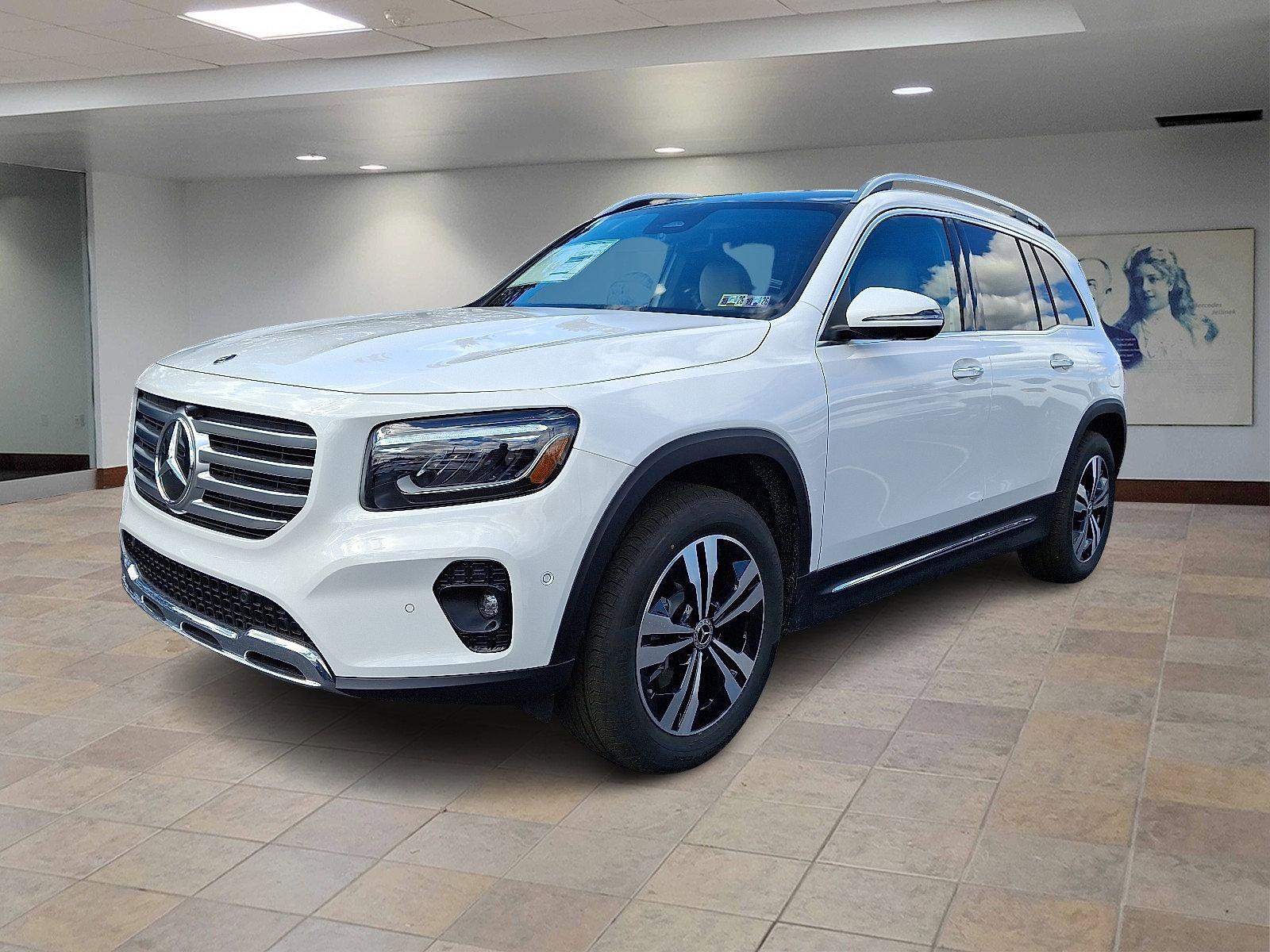 2026 Mercedes Benz GLB 250 4MATIC photo 2