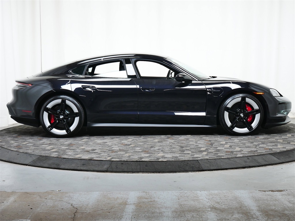 2025 Porsche Taycan 4S photo 8