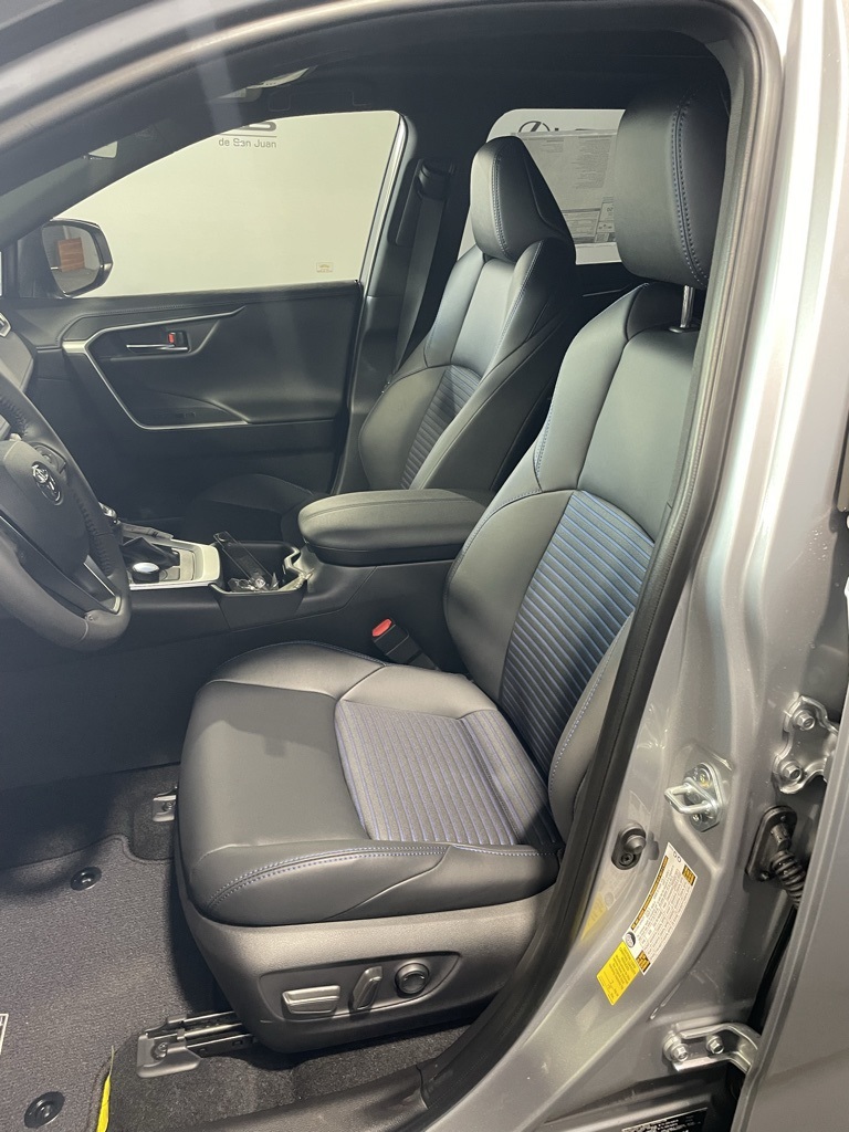 2025 Toyota RAV4 Hybrid XSE photo 34