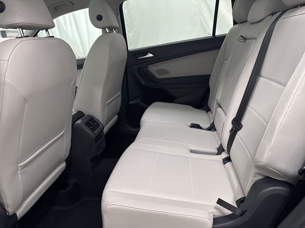 2019 Volkswagen Tiguan SEL R-Line photo 16