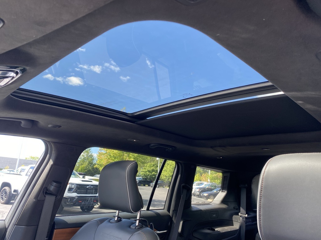 2023 Jeep Grand Cherokee L Summit photo 3