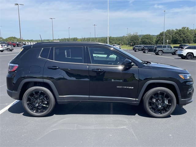 2025 Jeep Compass Latitude photo 2