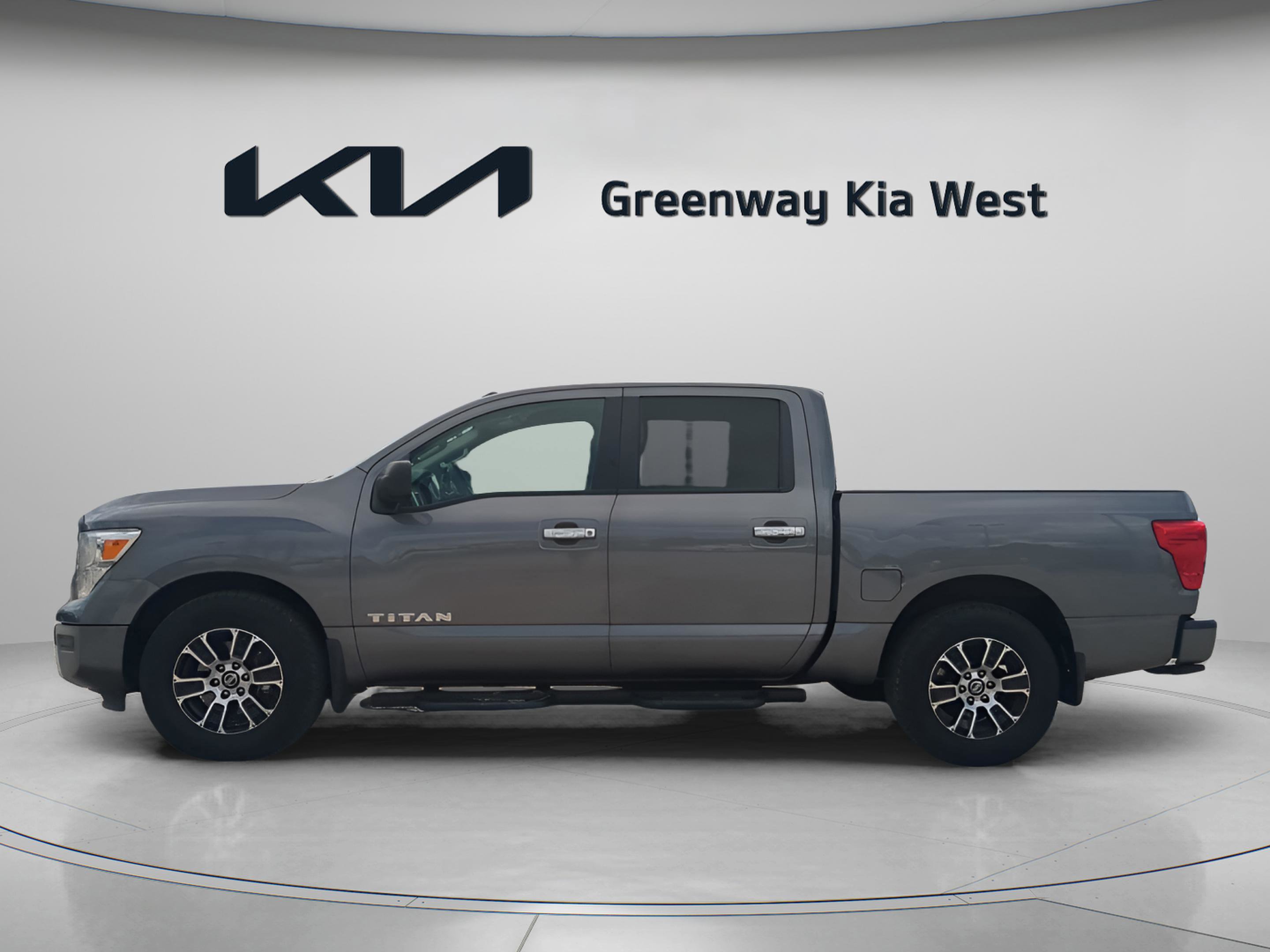 2021 Nissan Titan SV photo 4