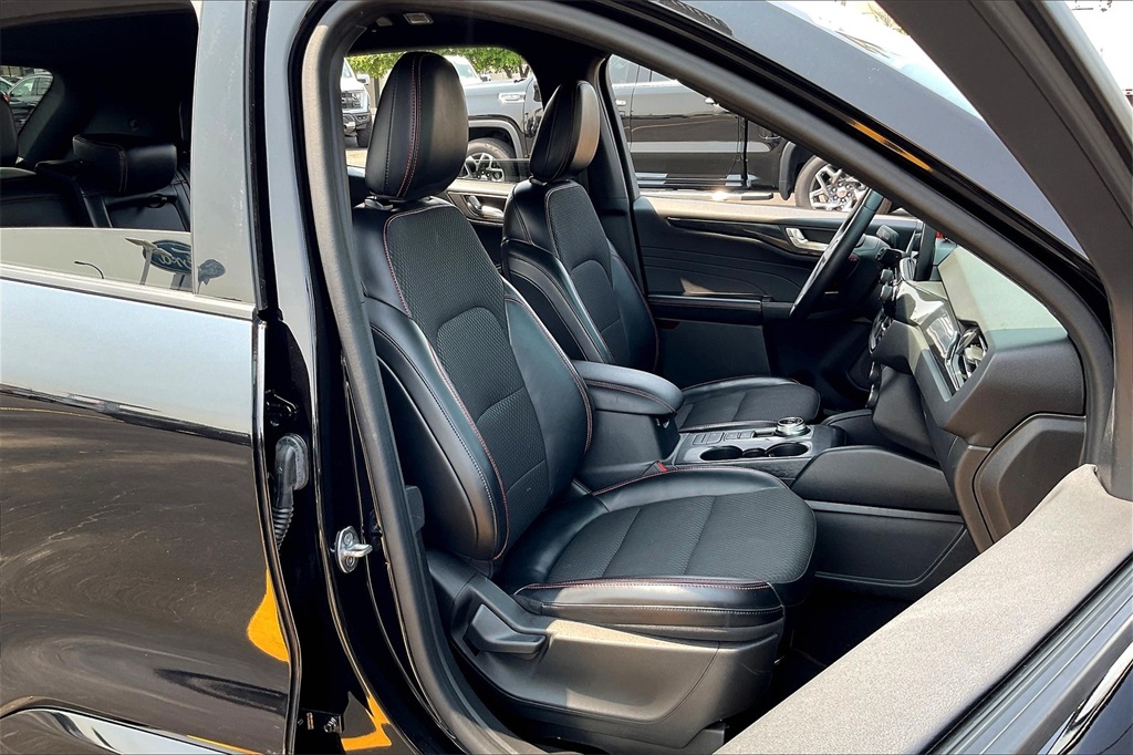 2023 Ford Escape ST-Line photo 4