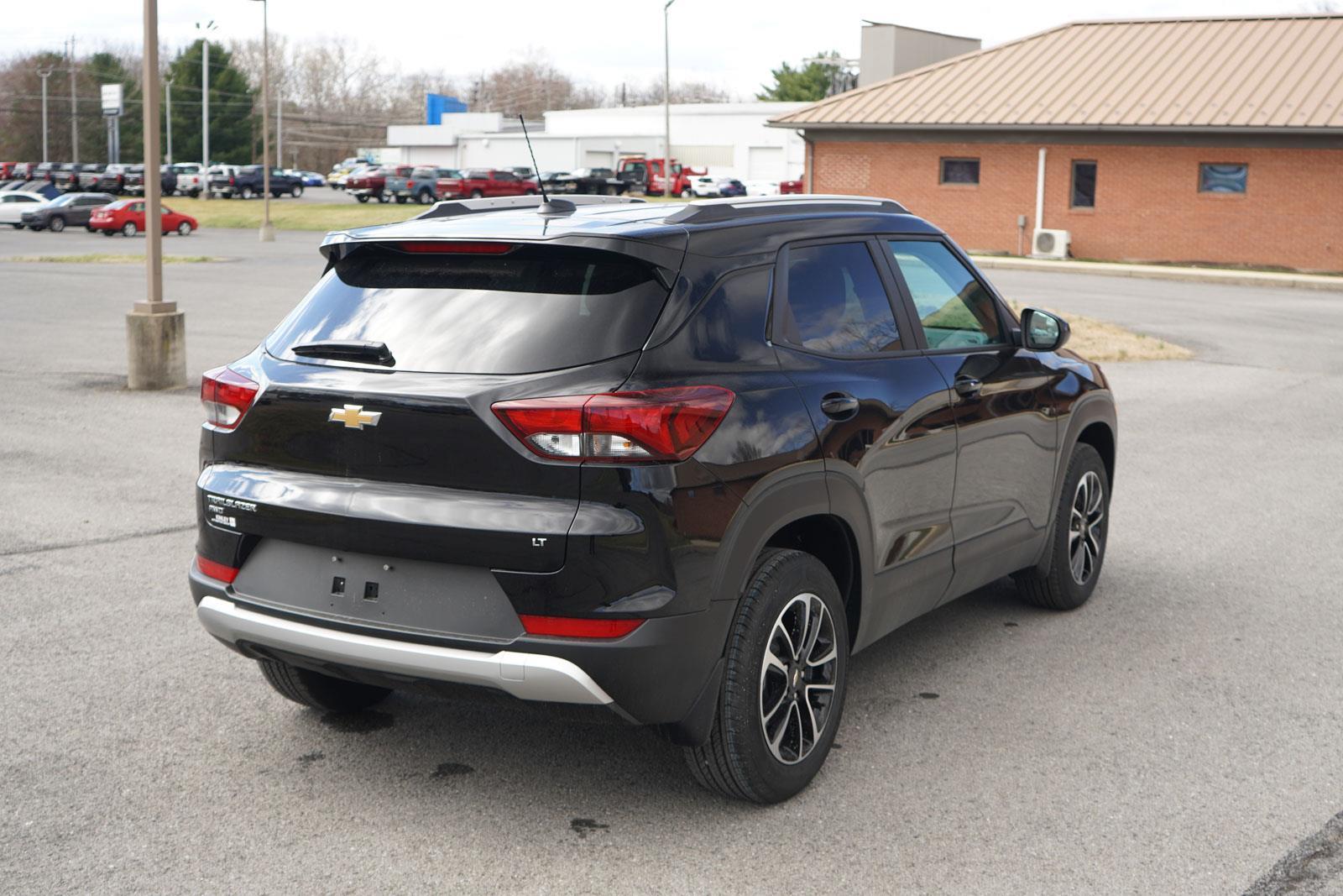 2025 Chevrolet Trailblazer LT photo 2