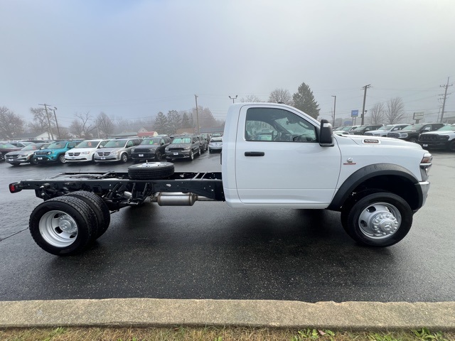 2025 Ram 5500 photo 2