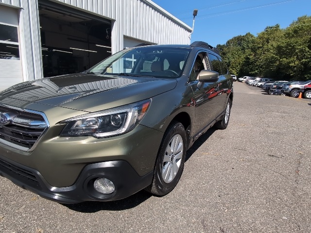 2019 Subaru Outback 2.5i Premium photo 2