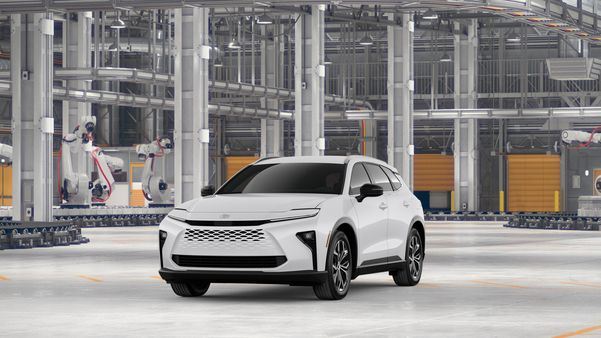 2026 Toyota Crown Signia XLE's photo