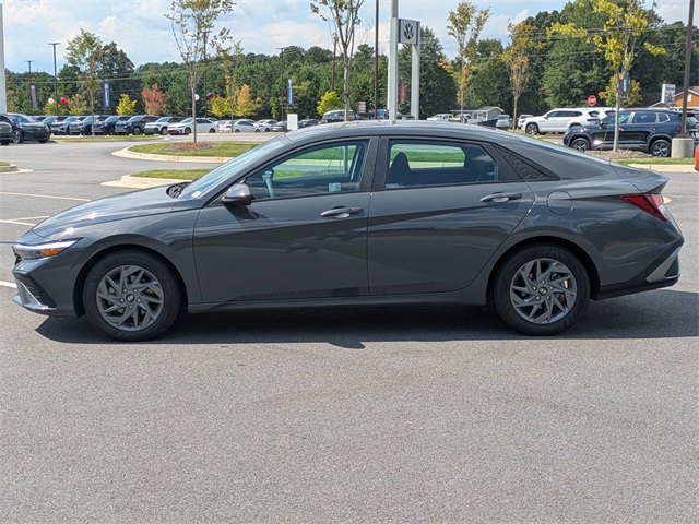 2024 Hyundai Elantra SEL photo 6